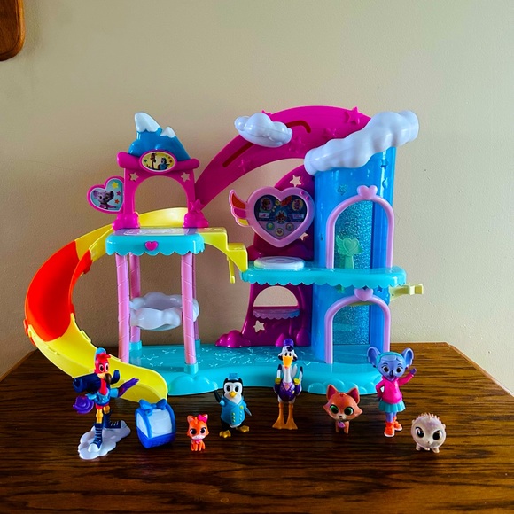 Disney Junior T.O.T.S Nursery Headquarters with Characters - Picture 2 of 13